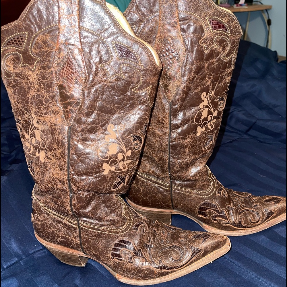 Corral cowgirl boots size 9.  They fit like a size 8. Soft and comfortable.